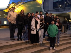 Klassenfoto der 10H1 vor der Musical-Meile in Hamburg